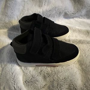 NWOT Carter’s little kid size 11 black sneakers